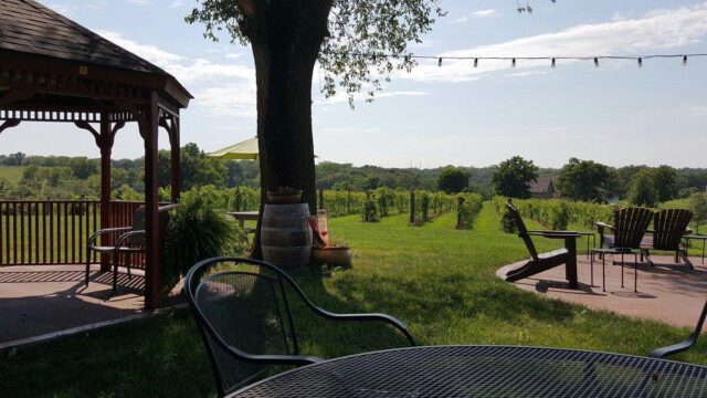 Exterior view of Ladoga Ridge winery in Smithville, MO