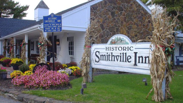 Entrance view of Smithville Inn