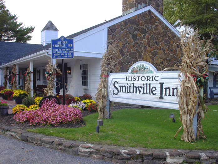 Entrance view of Smithville Inn