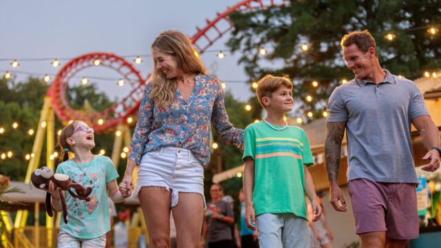 Family-at-Worlds-of-Fun-1-scaled